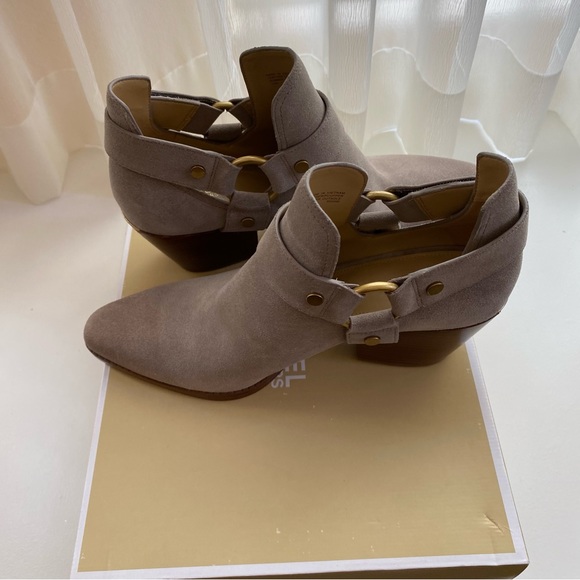 NWB MICHAEL MICHAEL KORS Pamela Suede Ankle Boots - Picture 2 of 9